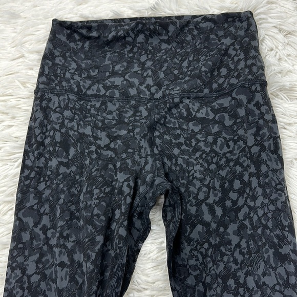 Lululemon Align Crop *21" Wild Thing Camo Deep Coal Multi - Picture 2 of 5